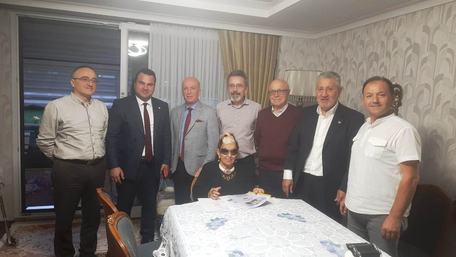Yelkikanat Vakfından 30 Öğrenciye Burs